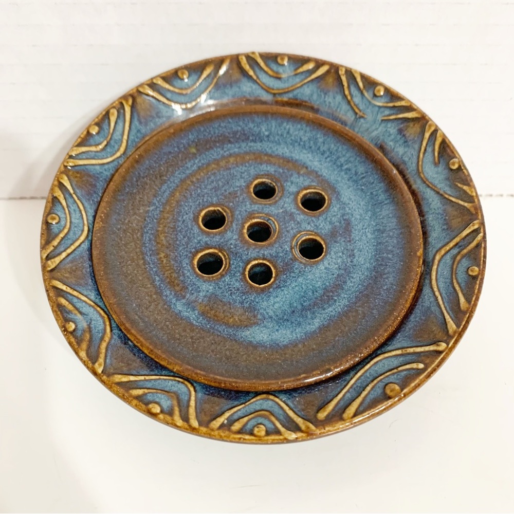 Signed Ceramic Soap Dish w Drain Piece Raised Detailing Along Sides Glazed 🔵🟤 - Picture 3 of 8